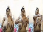 Desi BBW Bhabhi Shows Boobs