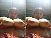 Bhabhi Shows Her Big Boobs