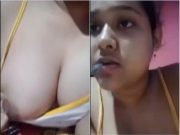 Cute Desi Girl Shows her Boobs