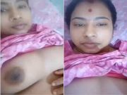 Desi Bhabhi Play With her Boobs